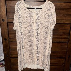 Snake Print Short Sleeve Tunic 1X